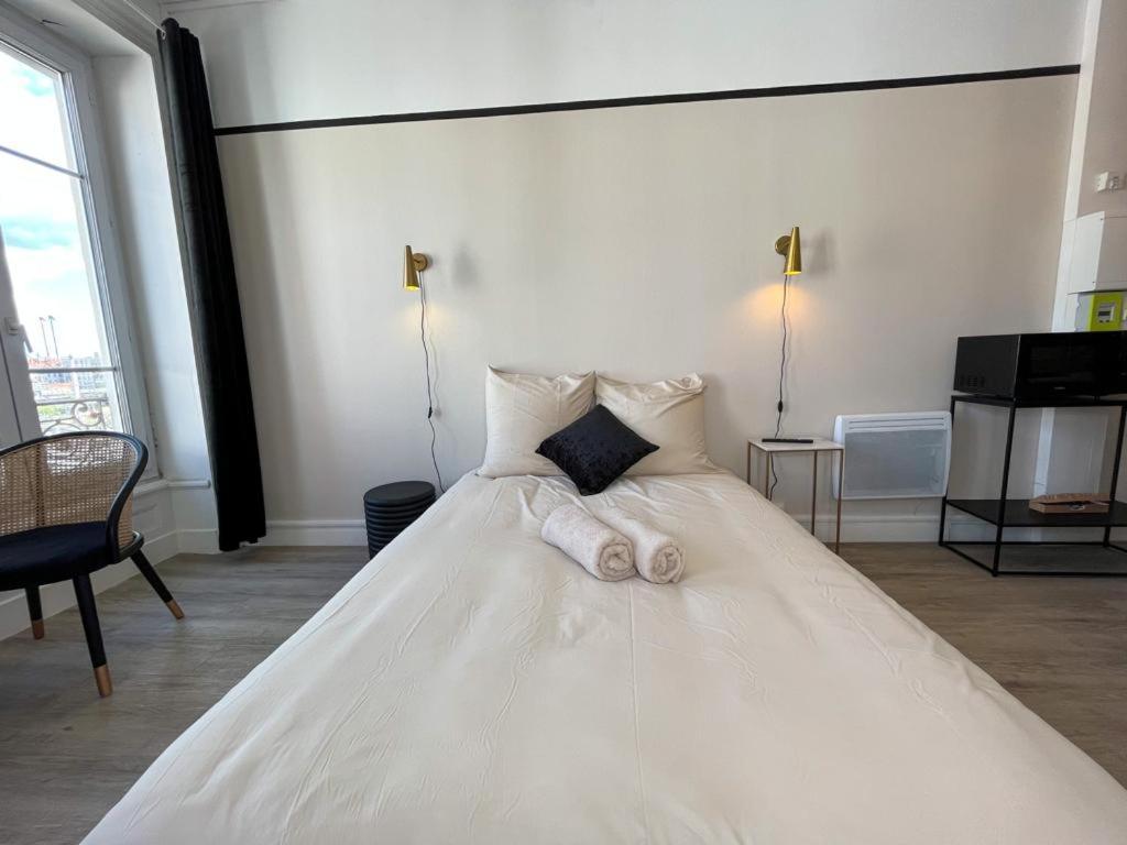 Suite Athos Lyon Bagian luar foto