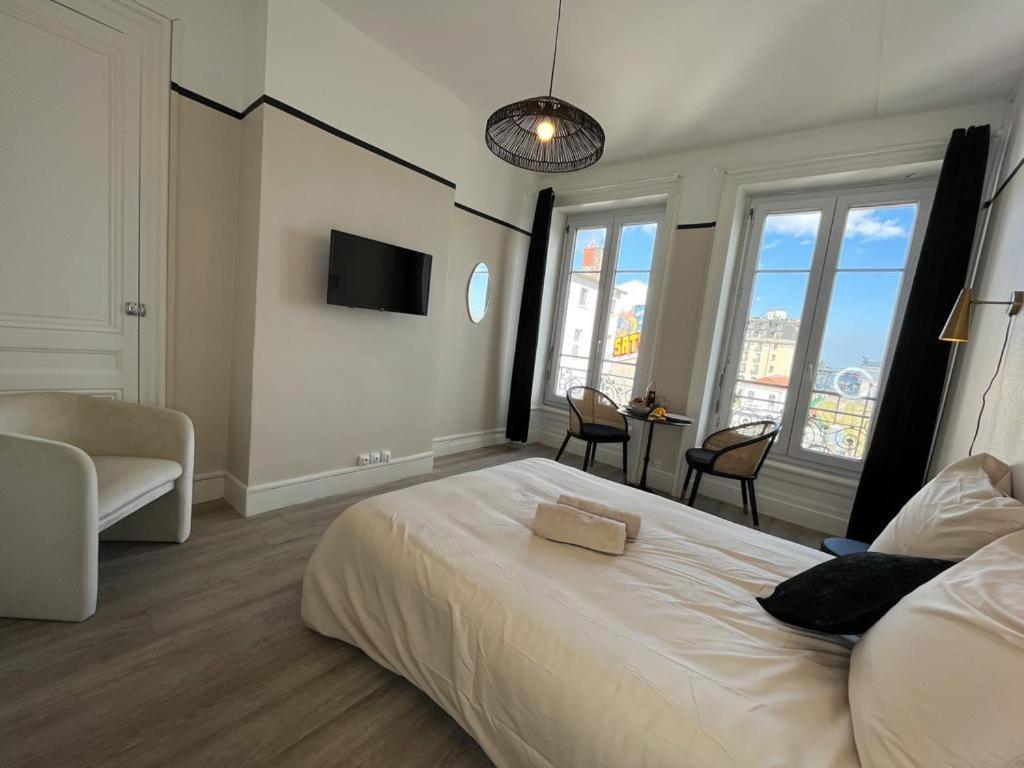 Suite Athos Lyon Bagian luar foto